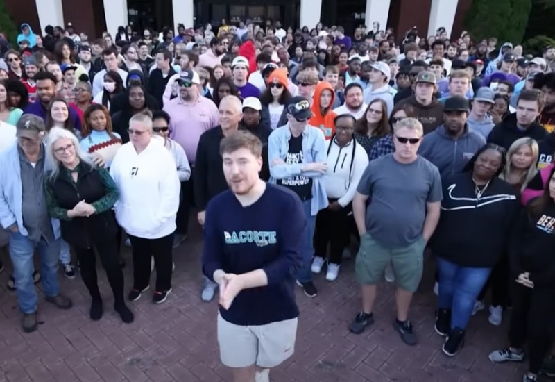 Jutjuber platio operaciju: Ukupno 1.000 slijepih ljudi ponovo vidi (VIDEO)
