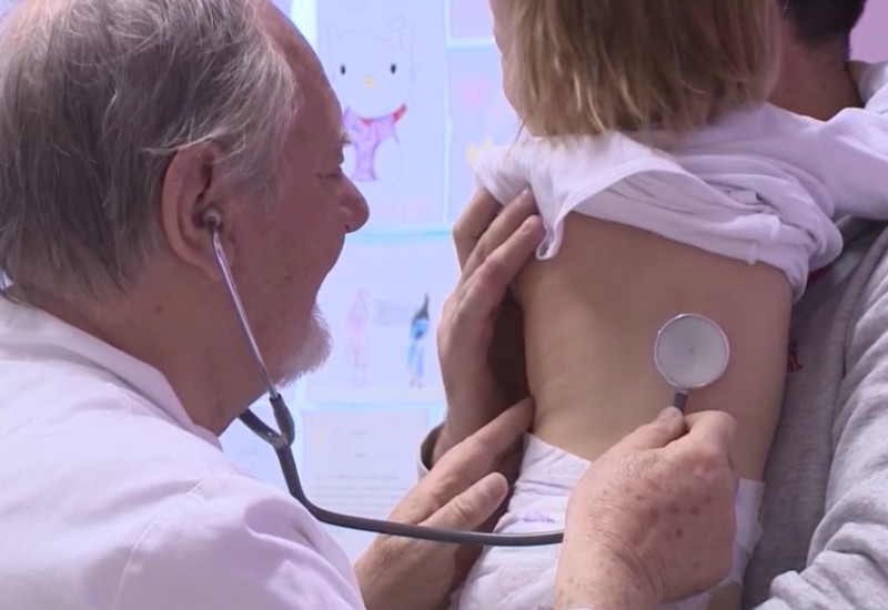 Četiri djeteta umrla od velikog kašlja u Beogradu, jedno dijete na respiratoru