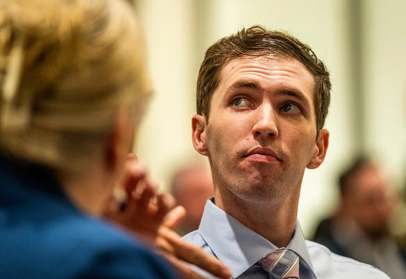 Metak koji je ubio Čarlija Kirka nije odgovarao pušci osumnjičenog, tvrdi sudski podnesak