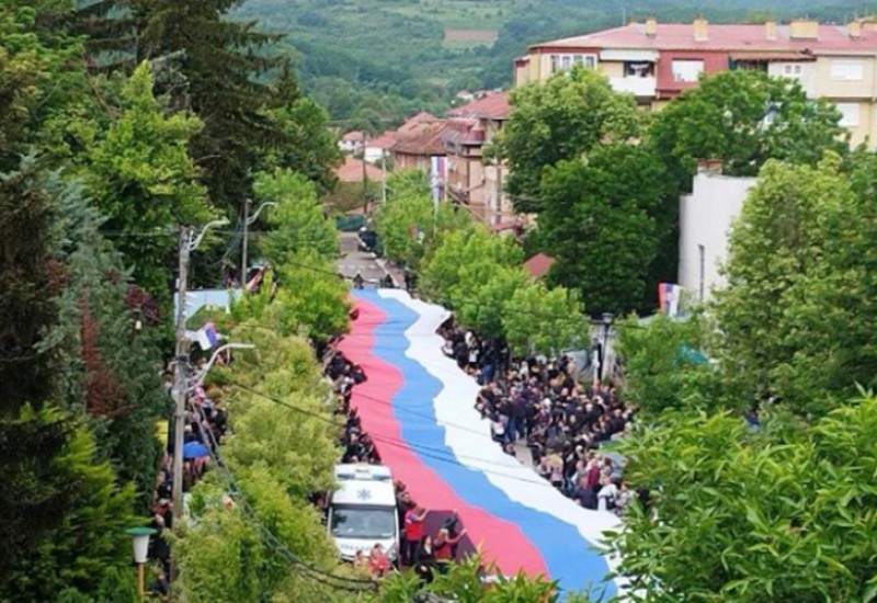 Srbi iz Zvečana šalju Đokoviću srpsku trobojku u Pariz