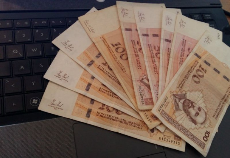 DODIK: Još 100 KM za mlade