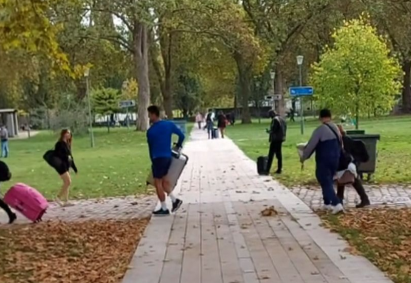 Đoković prekinuo trening da bi poneo kofer i pomogao ženi