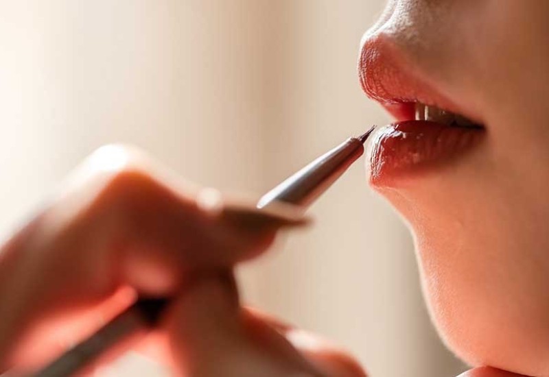 Trik kako make up-om povećati usne