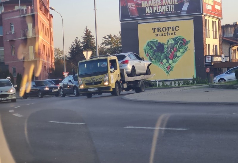 BANJALUKA: Saobraćajna nezgoda kod kružnog toka