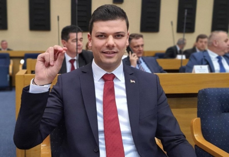 Smijenjen Momčilo Antonić