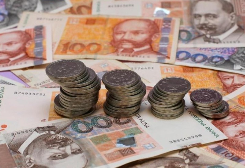Još se može plaćati u kunama: Hrvatska od ponoći uvodi evro i ulazi u Šengen