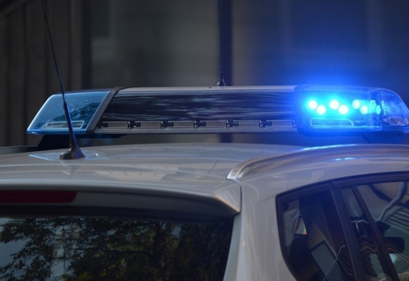 Vozio auto 110km/h i spavao, policija ga budila 15 minuta