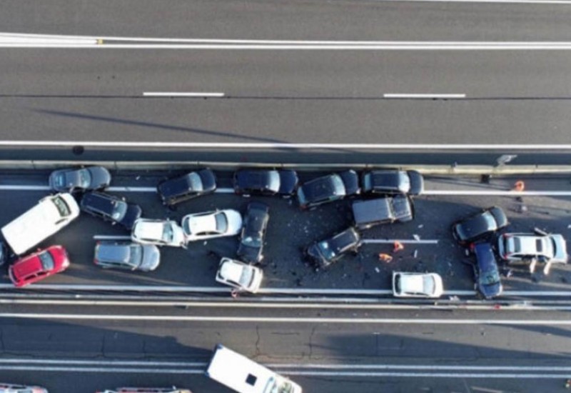 Lančani sudar 24 vozila, ima mnogo povrijeđenih