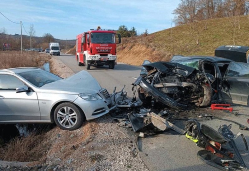 Sudar dva vozila, poginuo muškarac